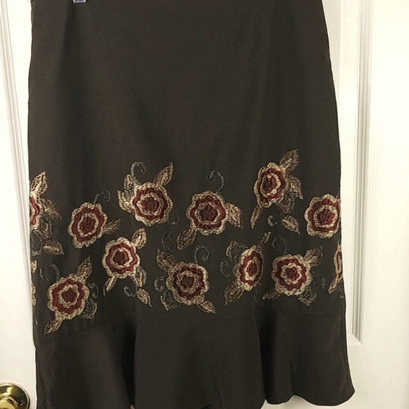 LOFT Dresses & Skirts - Loft, Vintage brown skirt with florals and ruffles around the bottom, Sz 10